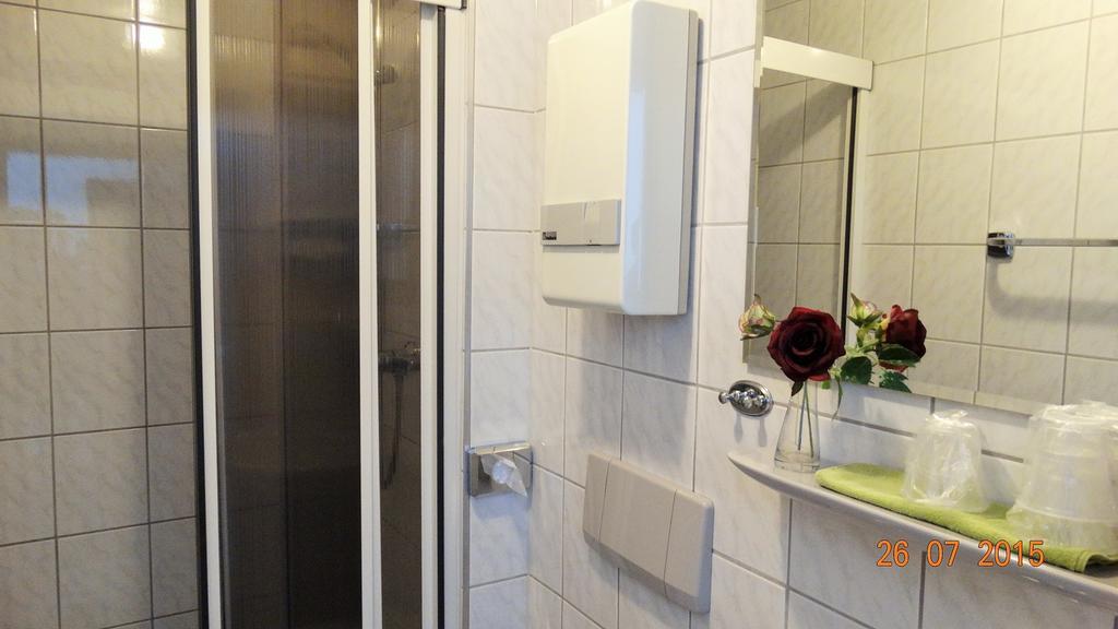 Hotel & Restaurant Arnoldusklause Duren Room photo